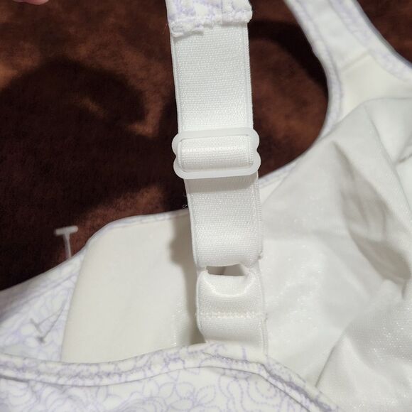 Bali Bra Size 42D White Floral Adjustable Straps.   New - Picture 6 of 10